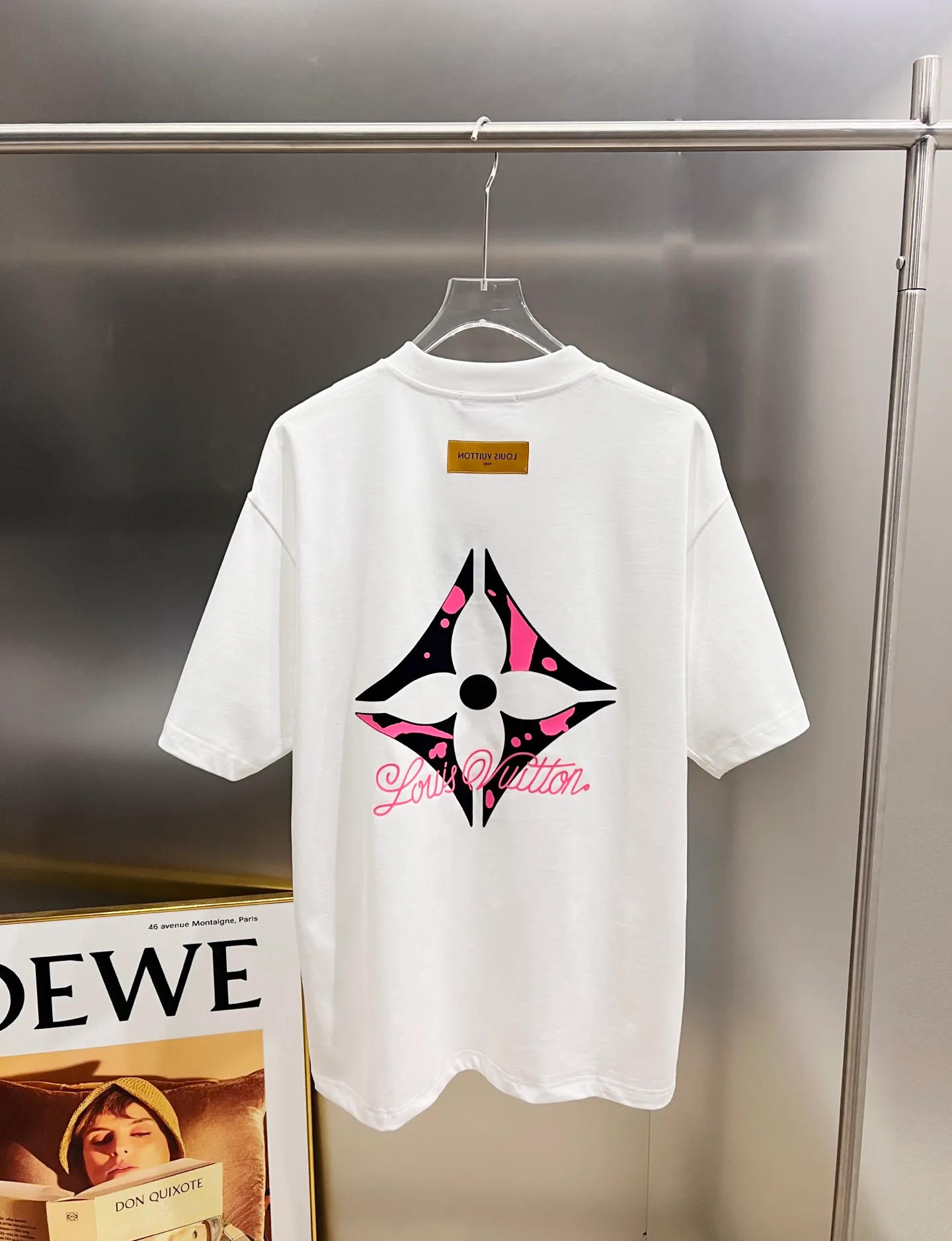 🅿️190 1v Louis* 2025 autumn and winter new style, classic letter three-dimensional foam printing technology design, high-end version! Highly breathable and comfortable, customized double yarn plain cotton fabric. Short-sleeved T-shirt. Same style for men and women. Sizes S M L XL XXL Five sizes black white